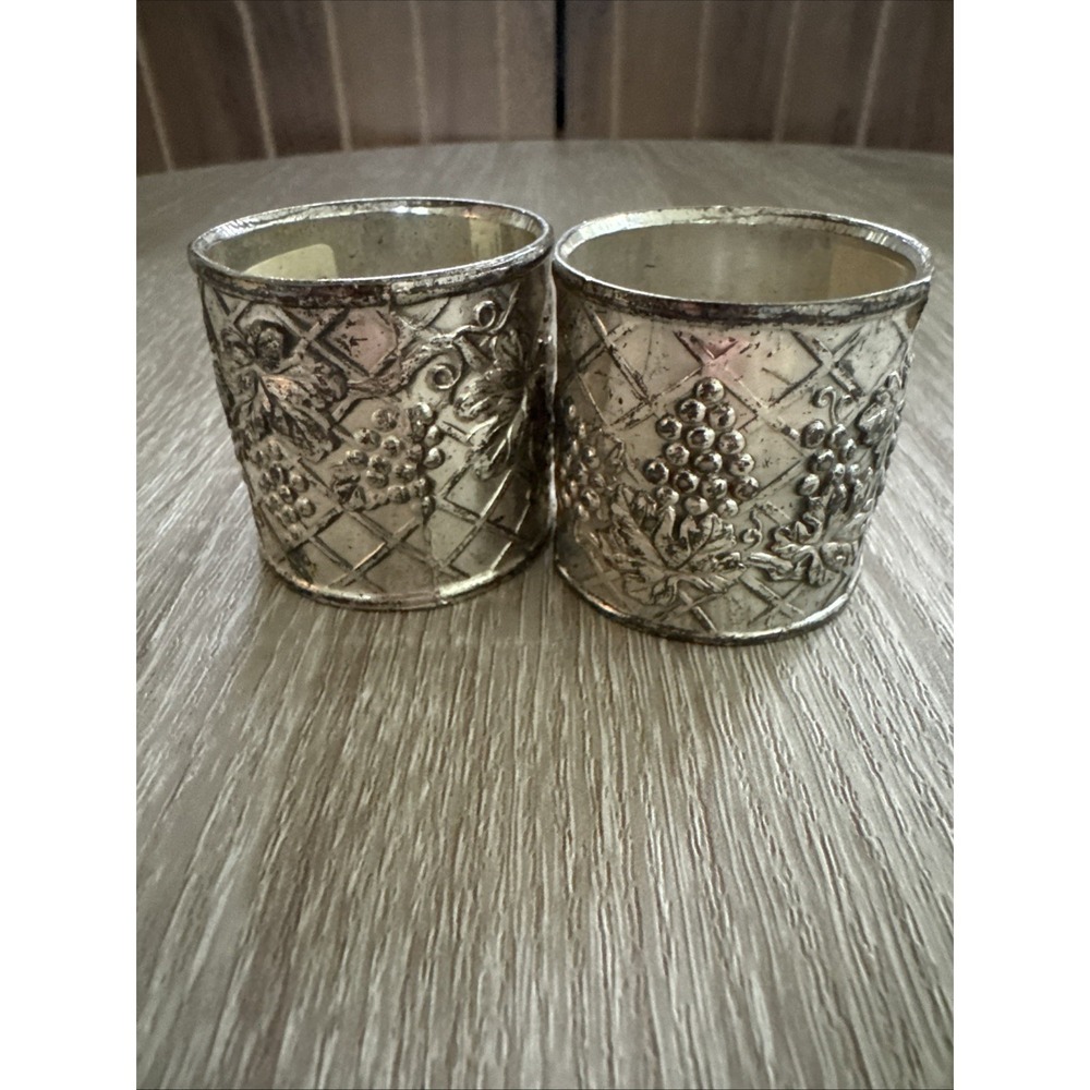 Set Of 2 Vintage Heavy Duty Napkin Rings Silverplate Grapes & Grapevine Diamond